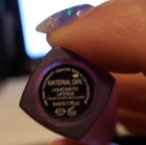 Huda Beauty Liquid Matte Lipstick Material Girl